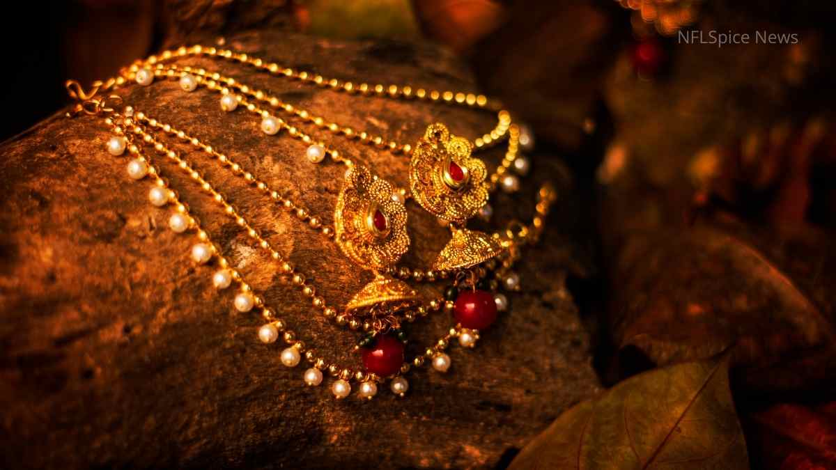 Gold Price Crash Gold prices fell in MCX and domestic market, see the rates of 22-24 carats