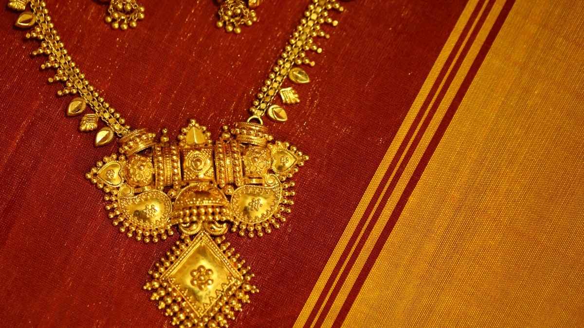 सोने की कीमतों में हफ्तेभर की तेजी: 24 कैरेट गोल्ड ने पार किया 1 लाख का आंकड़ा, जानें पूरा अपडेट