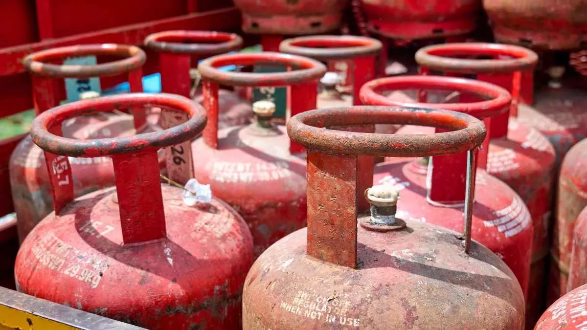 Free LPG Gas Sylinder - योगी सरकार का दीवाली तोहफा: 1.86 करोड़ महिलाओं को मुफ्त LPG सिलेंडर Free LPG Gas Sylinder - योगी सरकार का दीवाली तोहफा: 1.86 करोड़ महिलाओं को मुफ्त LPG सिलेंडर