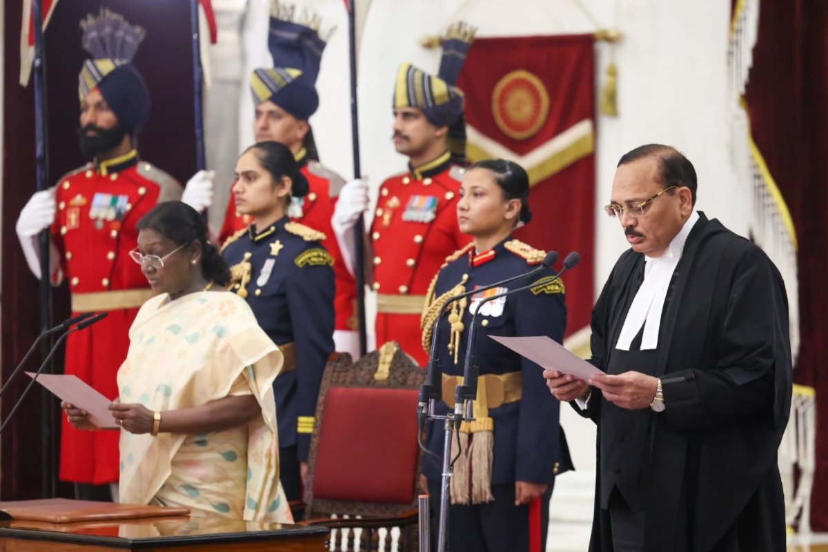 Haryana News: हिसार के बेटे ने रचा इतिहास, बने देश के 53वें चीफ जस्टिस, देखें शपथ ग्रहण की झलकियां Haryana News: हिसार के बेटे ने रचा इतिहास, बने देश के 53वें चीफ जस्टिस, देखें शपथ ग्रहण की झलकियां