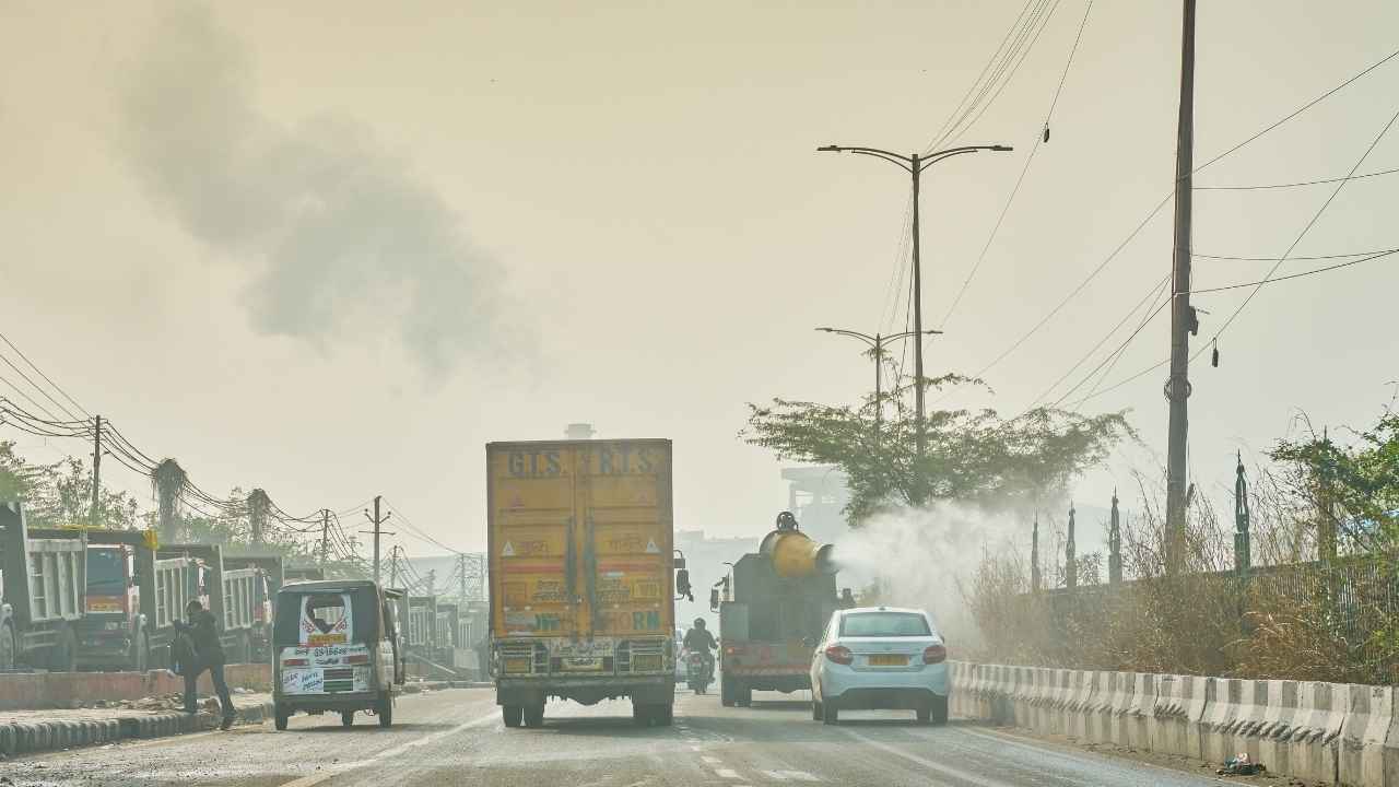 Delhi Again Turns into Gas Chamber! AQI Touches 400+, ‘Toxic’ Air—Is There Any Relief in Sight?