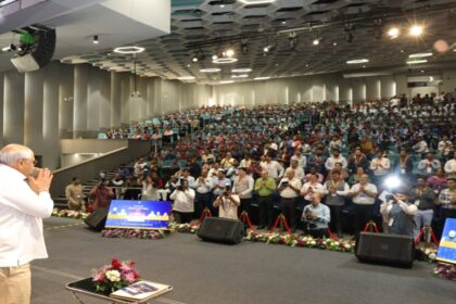 गुजरात में 13 लाख छात्रों के खातों में एक साथ पहुंचे 370 करोड़, सीएम भूपेंद्र पटेल ने DBT से दी छात्रवृत्ति