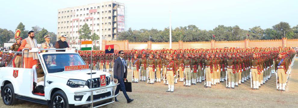 हरियाणा पुलिस में 5,061 नए जांबाजों की शानदार एंट्री, अमित शाह और नायब सिंह सैनी ने ली सलामी हरियाणा पुलिस में 5,061 नए जांबाजों की शानदार एंट्री, अमित शाह और नायब सिंह सैनी ने ली सलामी