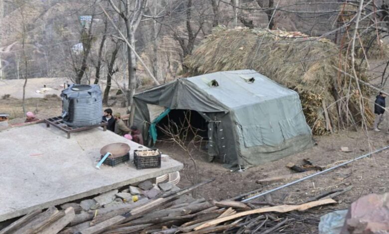 बीएसएफ ने पुंछ में आग से बेघर परिवारों को दी मदद! अस्थायी आश्रय के लिए तंबू और टार्पॉलिन मुहैया करवाये