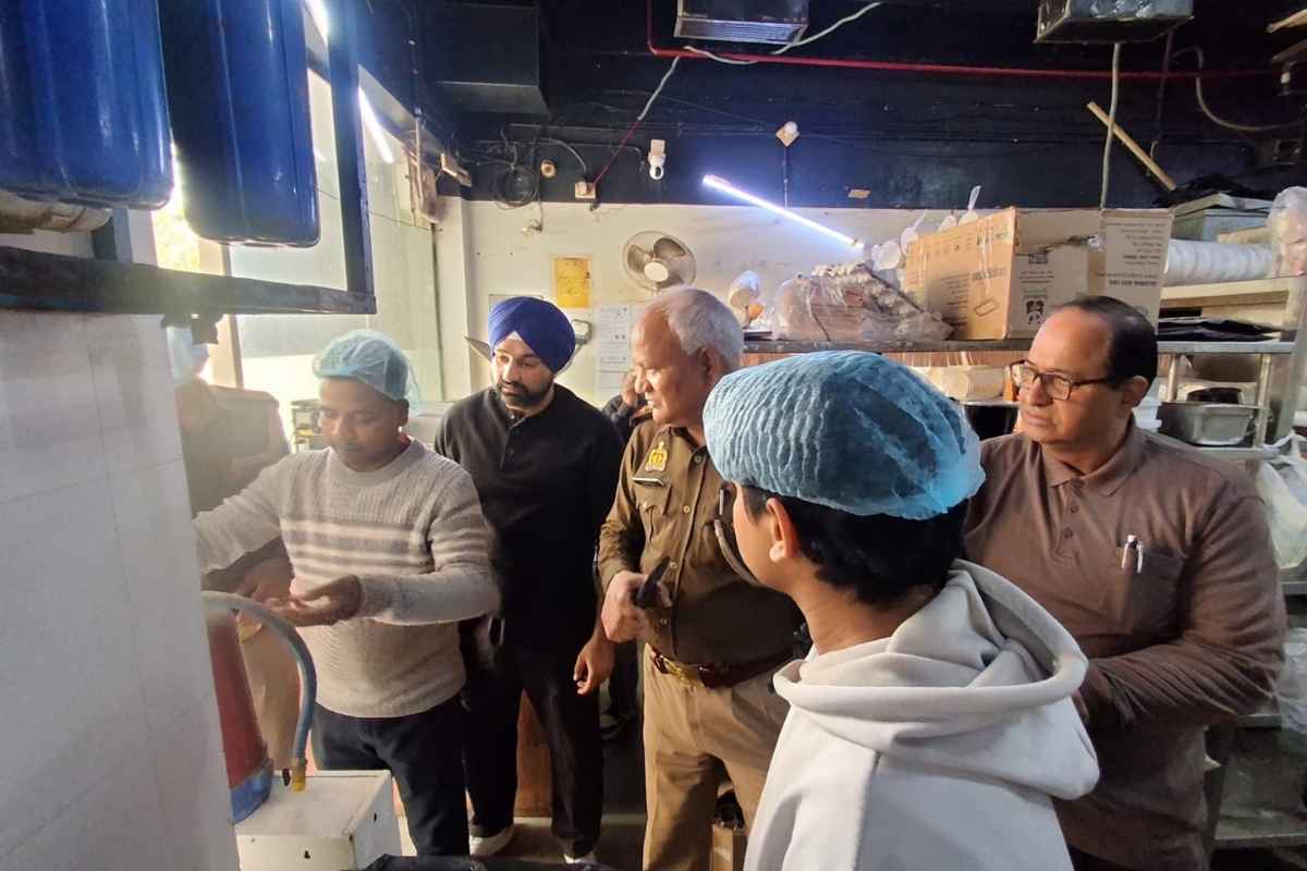 गाजियाबाद में क्लब-बार-रेस्टोरेंट्स पर बड़ी कार्रवाई, 35 प्रतिष्ठानों की सघन जांच गाजियाबाद में क्लब-बार-रेस्टोरेंट्स पर बड़ी कार्रवाई, 35 प्रतिष्ठानों की सघन जांच