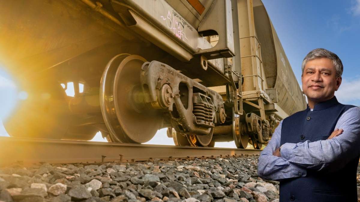 Train Accidents Down 93%: 11 साल में बदली भारतीय रेल की तस्वीर, सुरक्षा बजट हुआ तीन गुना Train Accidents Down 93%: 11 साल में बदली भारतीय रेल की तस्वीर, सुरक्षा बजट हुआ तीन गुना