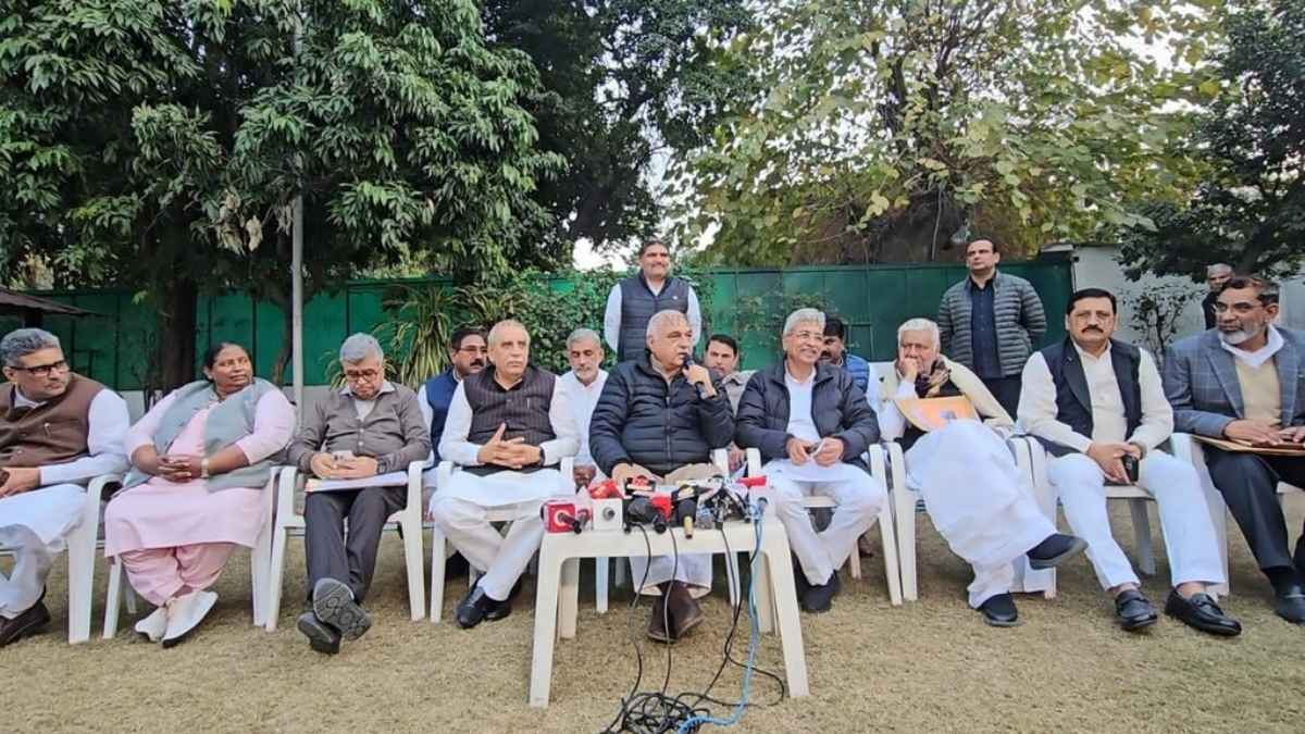 हरियाणा विधानसभा में सियासी घमासान: कांग्रेस लाएगी अविश्वास प्रस्ताव, सीएम सैनी बोले– हर सवाल का जवाब देंगे कांग्रेस लाएगी अविश्वास प्रस्ताव - हरयाणा कांग्रेस नेताओं की प्रेस कॉन्फ्रेंस