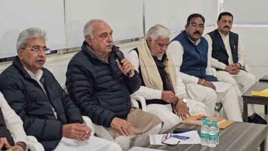 हरियाणा विधानसभा में सियासी घमासान: कांग्रेस लाएगी अविश्वास प्रस्ताव, सीएम सैनी बोले– हर सवाल का जवाब देंगे कांग्रेस लाएगी अविश्वास प्रस्ताव - हरयाणा कांग्रेस नेताओं की प्रेस कॉन्फ्रेंस