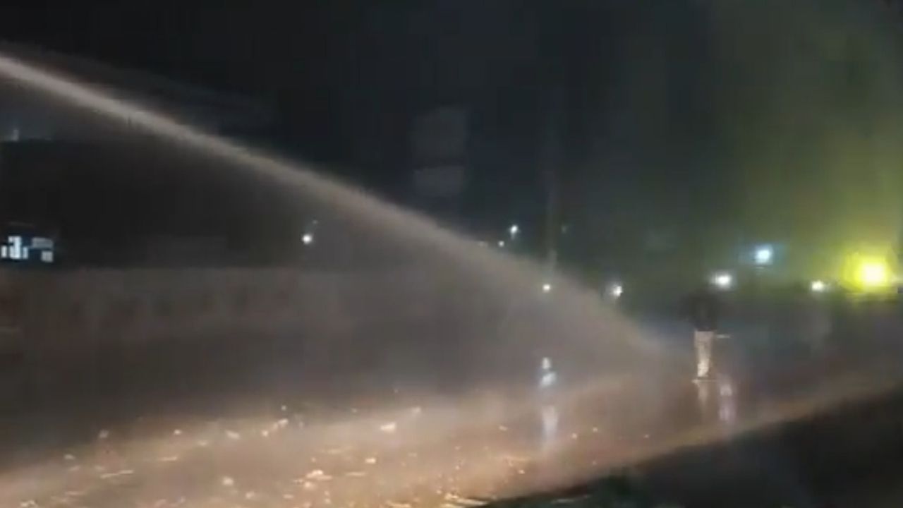 Pakistan: PTI say water cannons used to disperse protesters, term it 'outright assault on constitutional rights'