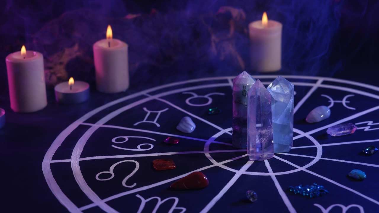 आज बना 2025 का दुर्लभ चतुर्ग्रही योग: मेष, वृश्चिक और कुंभ राशि वालों की किस्मत अचानक चमक सकती है