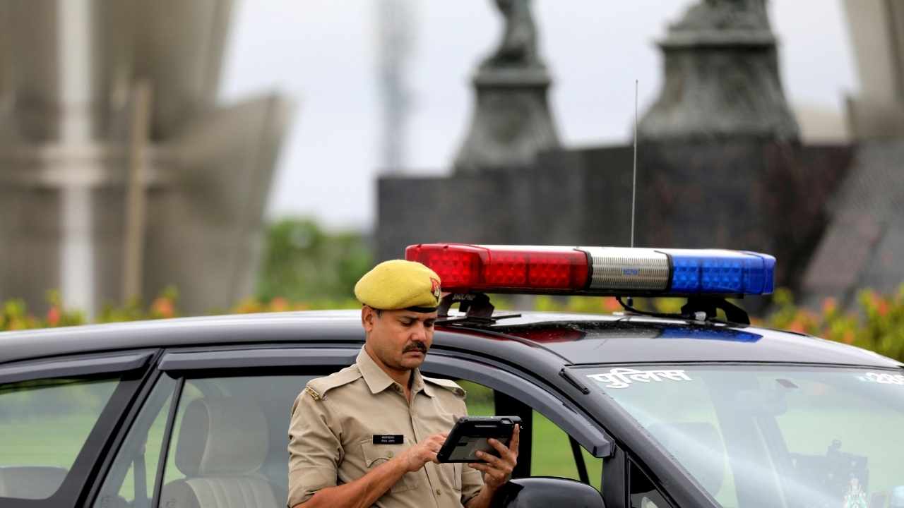 हरियाणा में बड़ा भ्रष्टाचार खुलासा: GST सुपरिंटेंडेंट 2.5 लाख की रिश्वत लेते रंगे हाथों गिरफ्तार हरियाणा में बड़ा भ्रष्टाचार खुलासा: GST सुपरिंटेंडेंट 2.5 लाख की रिश्वत लेते रंगे हाथों गिरफ्तार