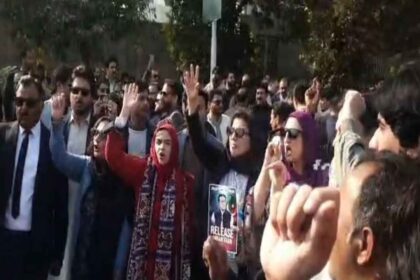 इमरान खान की सेहत पर पाकिस्तान में हड़कंप! बहन की मुलाकात के बाद बड़े आरोप, रावलपिंडी में धारा 144