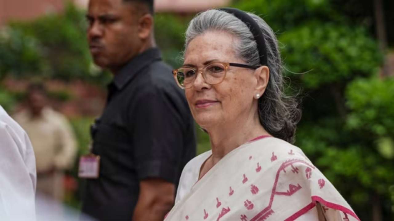 सोनिया गांधी को कोर्ट का नोटिस: क्या 1980 की वोटर लिस्ट में नाम जुड़ने पर उठेगा बड़ा सवाल?
