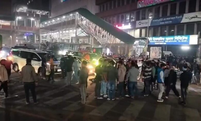 ढाका के तेजगांव में सरेआम फायरिंग: BNP नेता की गोली मारकर हत्या, प्रदर्शनों से दहला बांग्लादेश