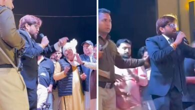 मंच पर पूर्व सरपंच से की बदसलूकी