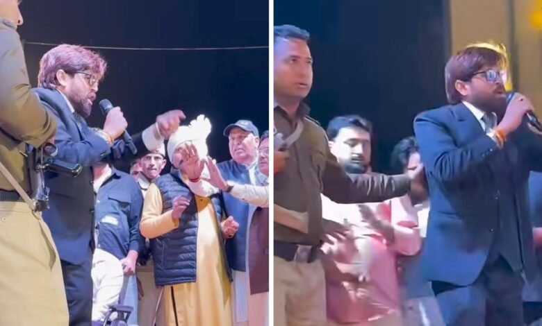 मंच पर पूर्व सरपंच से की बदसलूकी