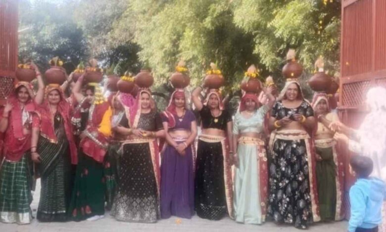 Rewari: धारूहेड़ा के डूंगरवास में गूंजे शिव के जयकारे, कलश यात्रा में उमड़ा आस्था का सैलाब; सादगी के साथ शिव परिवार की प्राण प्रतिष्ठा